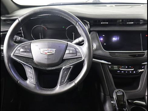 Used 2020 Cadillac XT5 Premium Luxury FWD image 8