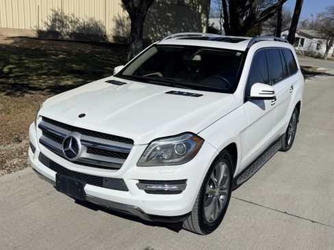 Used 2014 Mercedes-Benz GL 450 4MATIC image 3
