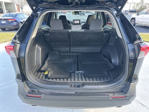 Used 2021 Toyota RAV4 XLE image 32