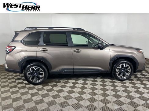 Used 2025 Subaru Forester Premium AWD/4WD image 22