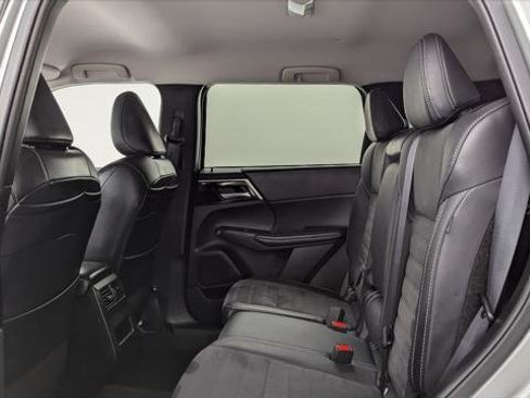 Used 2024 Mitsubishi Outlander SE image 17