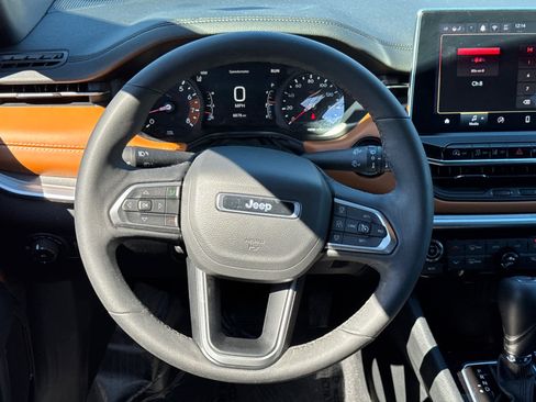 Used 2025 Jeep Compass Limited image 16