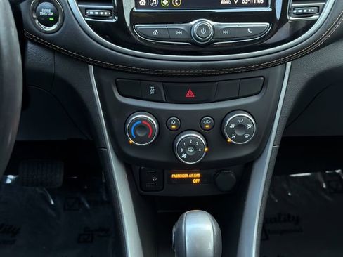 Used 2022 Chevrolet Trax LT w/ LT Convenience Package image 20