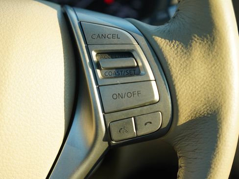 Used 2014 Nissan Altima 2.5 SL w/ Technology Package FWD image 25