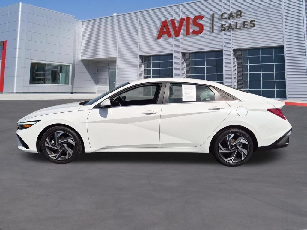 Used 2025 Hyundai Elantra SEL FWD image 10