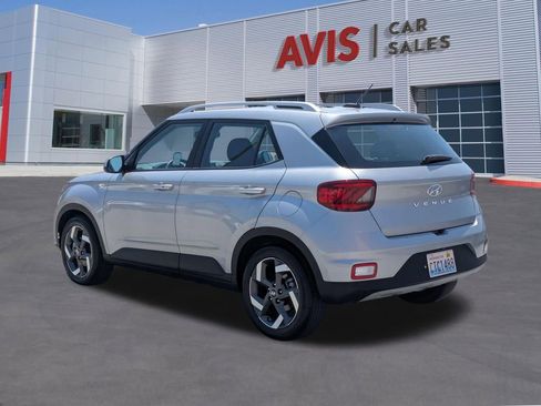 Used 2025 Hyundai Venue SEL FWD image 7