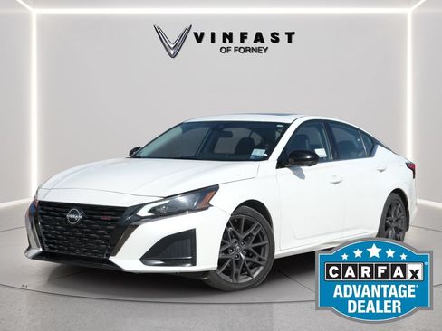 Used 2023 Nissan Altima 2.0 SR FWD image 1