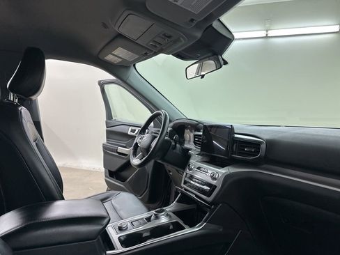 Used 2022 Ford Explorer XLT w/ Equipment Group 202A image 19