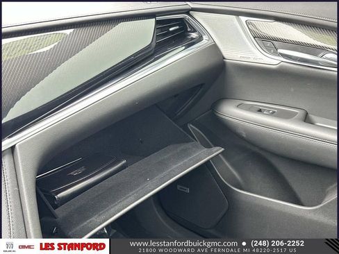 Used 2023 Cadillac XT6 Sport w/ LPO, ONYX Package image 36