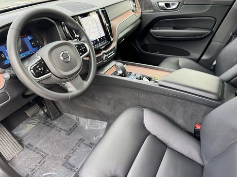 Certified 2023 Volvo XC60 B5 Plus w/ Climate Package FWD image 9