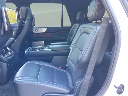 Used 2019 Lincoln Navigator Reserve AWD/4WD image 10