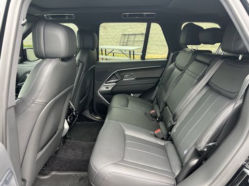 Used 2025 Land Rover Range Rover SE image 30