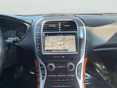 Used 2017 Lincoln MKX Reserve AWD/4WD image 18