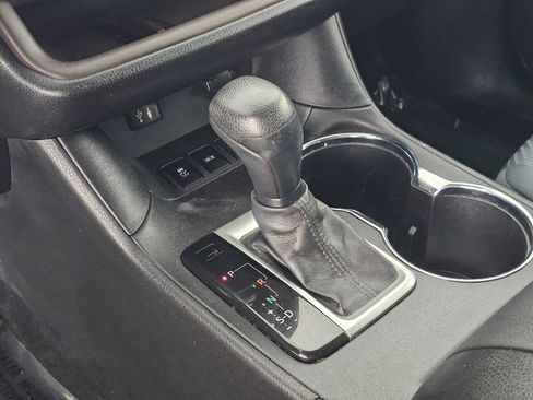 Used 2015 Toyota Highlander LE image 30