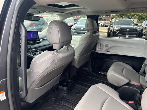 Used 2025 Toyota Sienna XLE w/ XLE Plus Package AWD/4WD image 40