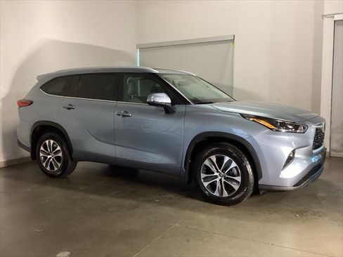 Certified 2023 Toyota Highlander XLE image 8