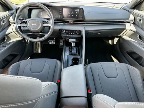Used 2025 Hyundai Elantra Sport image 29
