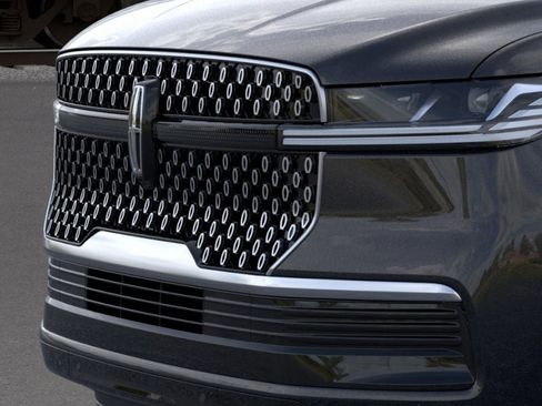 New 2026 Lincoln Navigator Premiere image 17