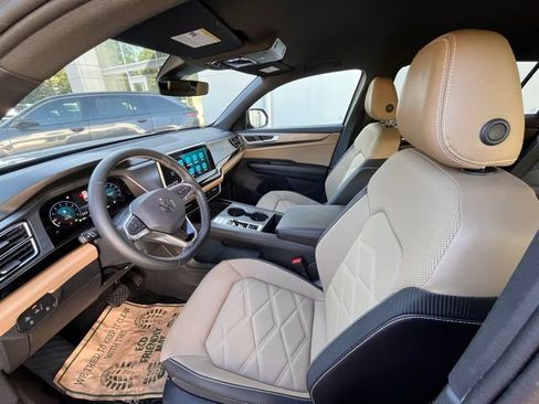 Used 2024 Volkswagen Atlas Cross Sport SE image 28