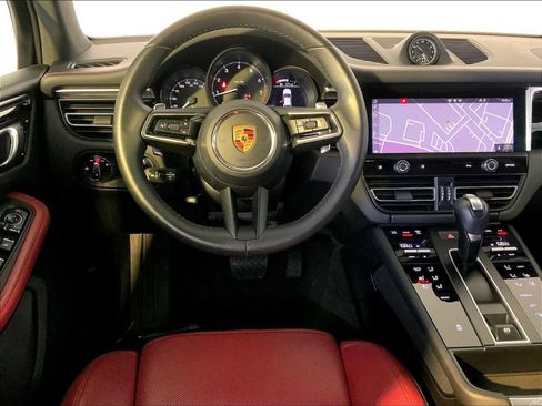 Certified 2023 Porsche Macan image 13