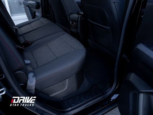 Used 2024 Chevrolet Colorado Z71 w/ Z71 Convenience Package 2 image 19