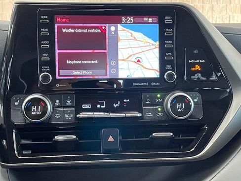 Used 2022 Toyota Highlander XLE image 26