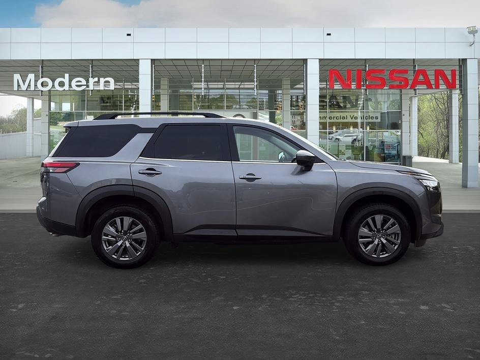 Certified 2025 Nissan Pathfinder SV FWD image 6