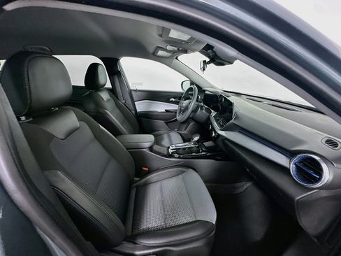 Used 2025 Chevrolet Trax LT FWD image 30