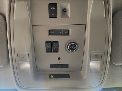 Used 2016 Cadillac Escalade Premium image 16