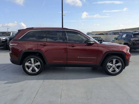 Used 2022 Jeep Grand Cherokee Limited w/ Luxury Tech Group II RWD image 2