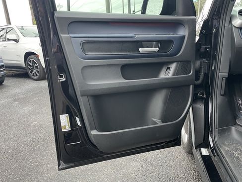 Used 2025 Volkswagen ID. Buzz Pro S RWD image 39