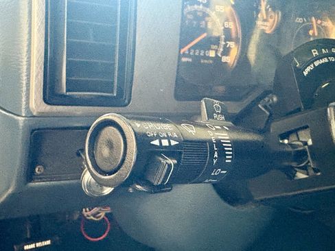 Used 1995 GMC G3500 Rally image 43