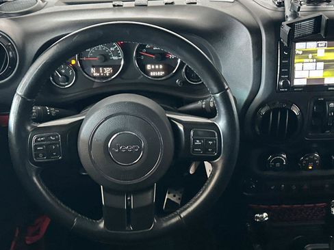Used 2017 Jeep Wrangler Unlimited Rubicon AWD/4WD image 14