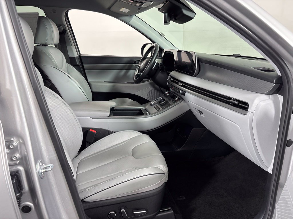 Used 2024 Hyundai Palisade SEL FWD image 3