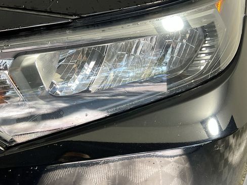 Used 2021 Toyota RAV4 LE image 12