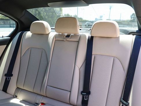 Used 2023 BMW 330i Sedan w/ Convenience Package RWD image 19