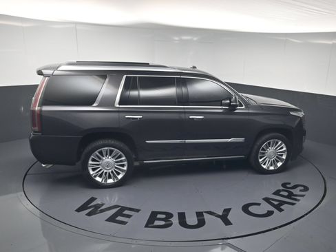 Used 2018 Cadillac Escalade Platinum AWD/4WD image 32