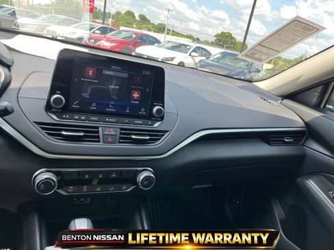 Certified 2025 Nissan Altima 2.5 S FWD image 15