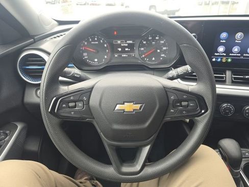 Used 2025 Chevrolet Trax LS image 14