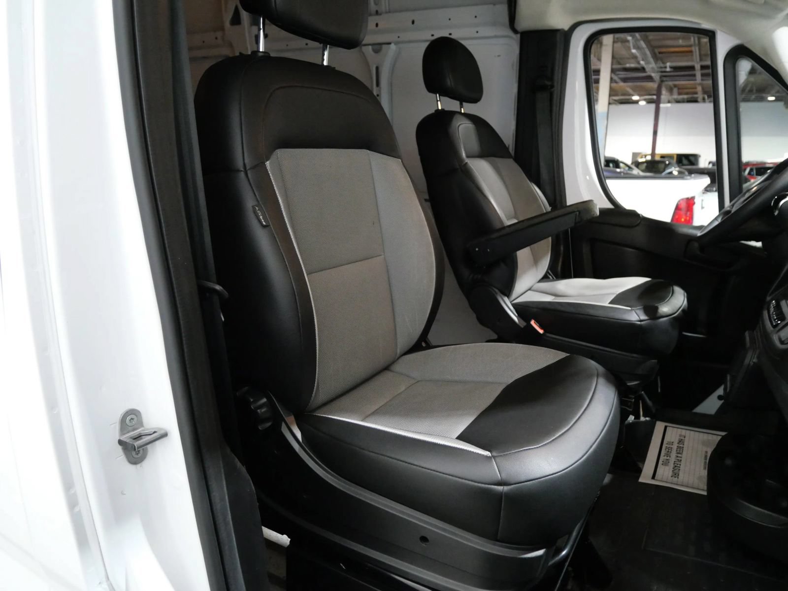 Used 2023 RAM ProMaster 2500 FWD image 14