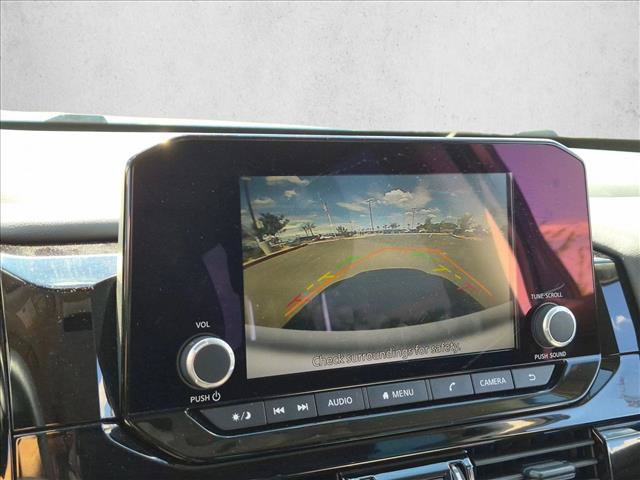 Used 2024 Nissan Pathfinder SV FWD image 9