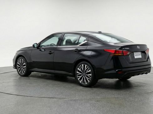 Used 2025 Nissan Altima 2.5 SV image 6