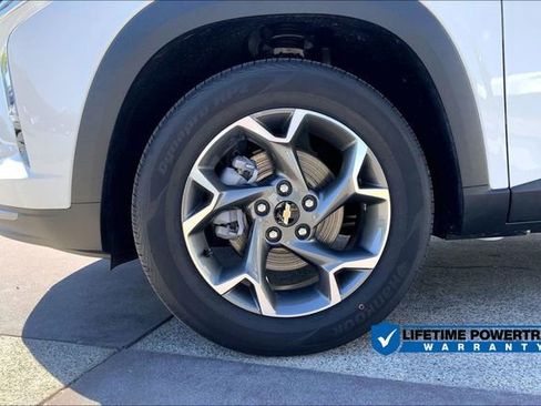 New 2025 Chevrolet Trax LT w/ Driver Confidence Package FWD image 13