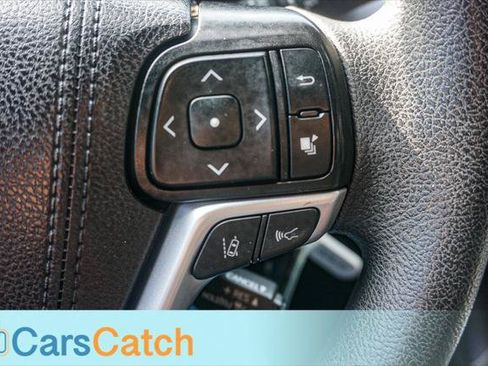 Used 2019 Toyota Highlander LE FWD image 32