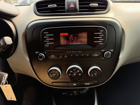 Used 2016 Kia Soul FWD image 30