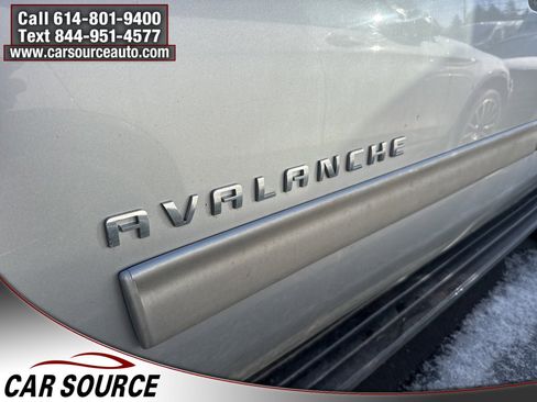 Used 2013 Chevrolet Avalanche LT image 2