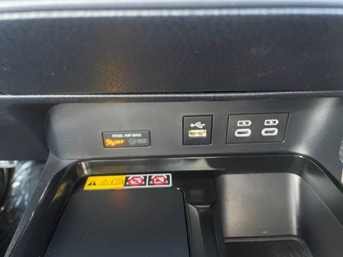 Used 2025 Toyota Camry SE image 24