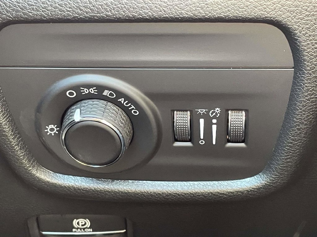 New 2027 Jeep Grand Cherokee Altitude AWD/4WD image 30