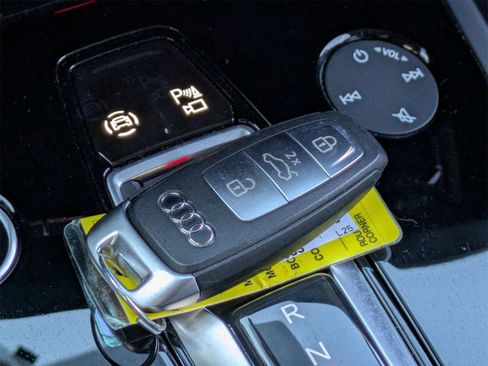 Used 2023 Audi Q4 e-tron Premium w/ Convenience Package image 32