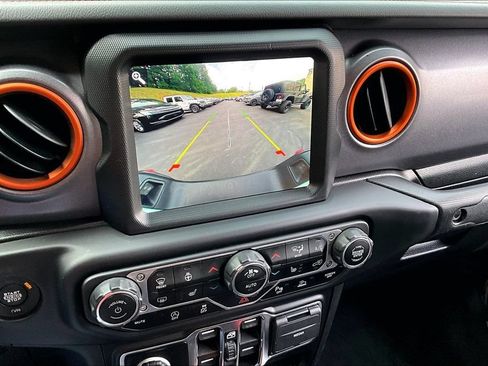 Used 2021 Jeep Gladiator Mojave w/ Uconnect 4C Nav & Sound Group AWD/4WD image 15